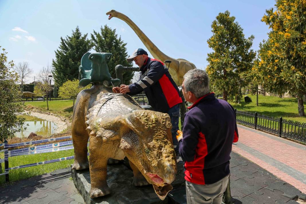 Zamanın yeşil aktığı Meram'da hummalı yaz hazırlığı! İşte karelerle o çalışmalar 2
